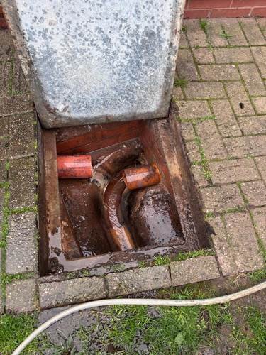 Outdoor commercial stopcock chamber with copper pipework