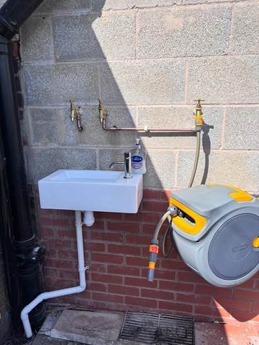 Outdoor commercial wall-mounted sink and tap