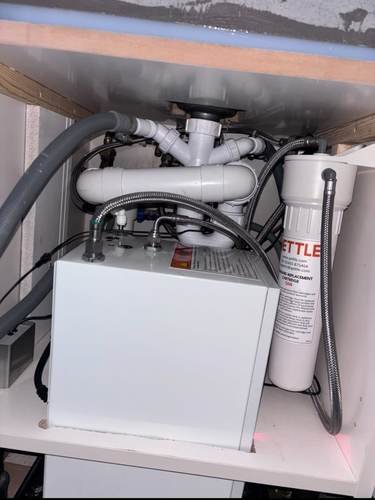 Under-sink water filtration and reverse osmosis unit